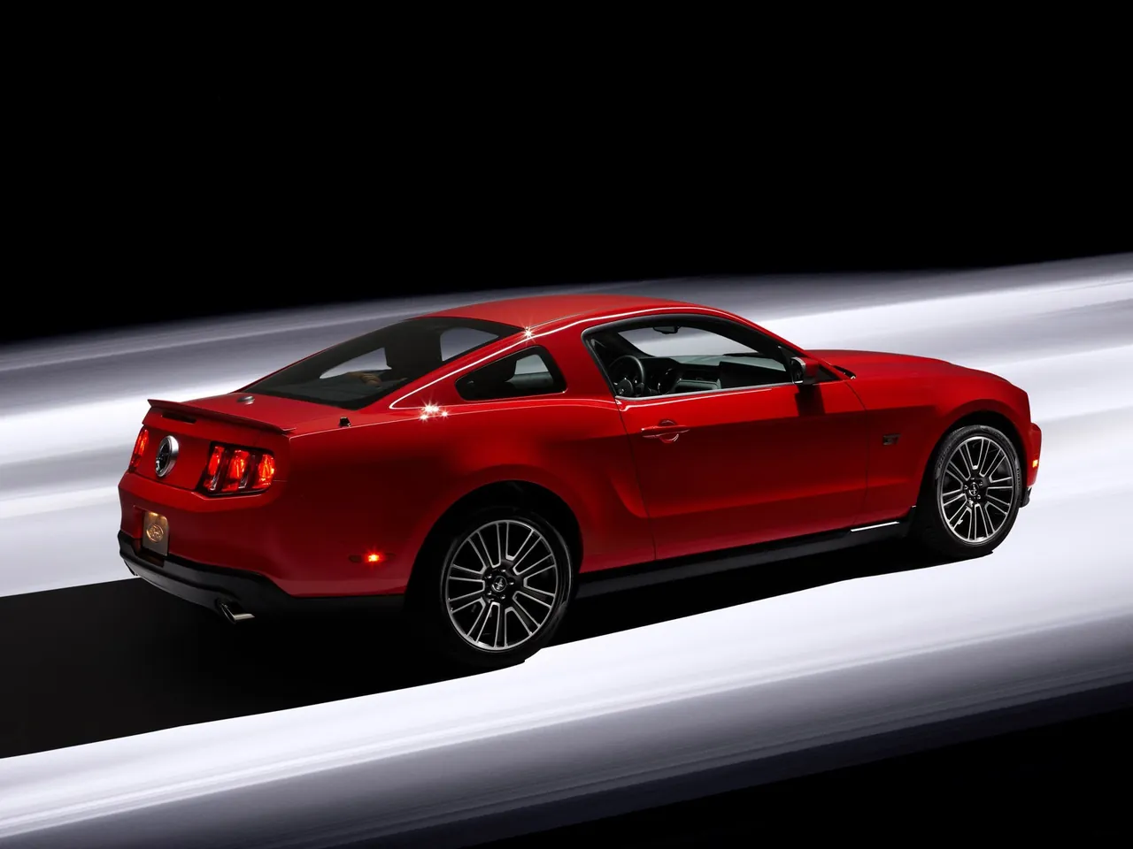Ford Mustang (2010) – zadní pohled