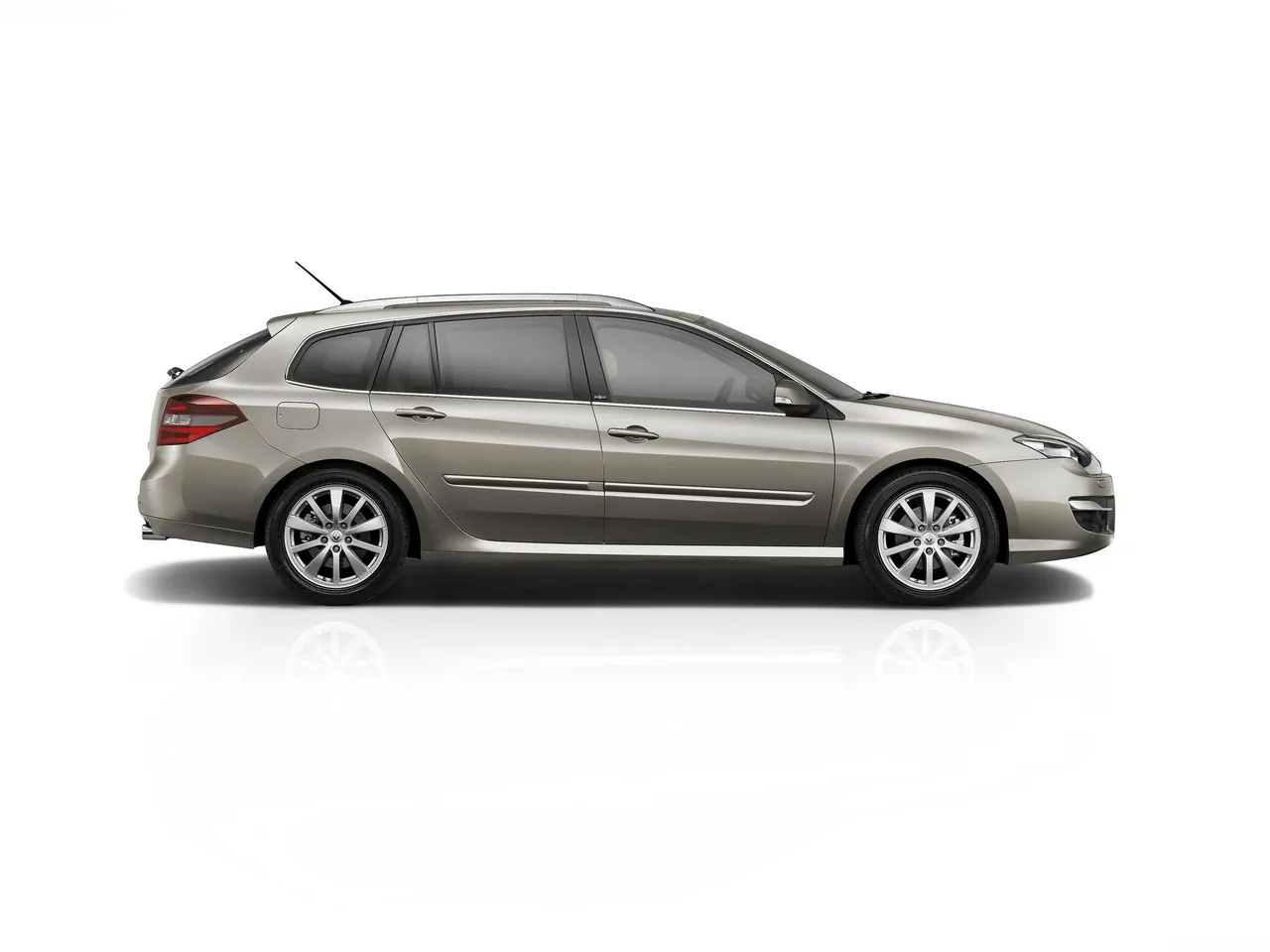 Renault Laguna Estate (2011) – boční profil