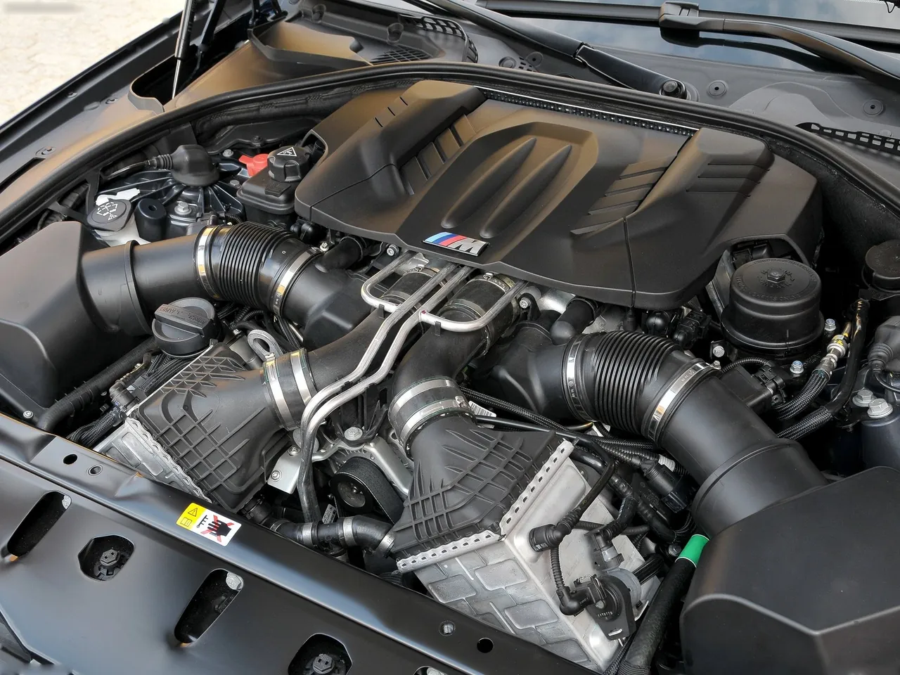 BMW M5 (2012) – motor