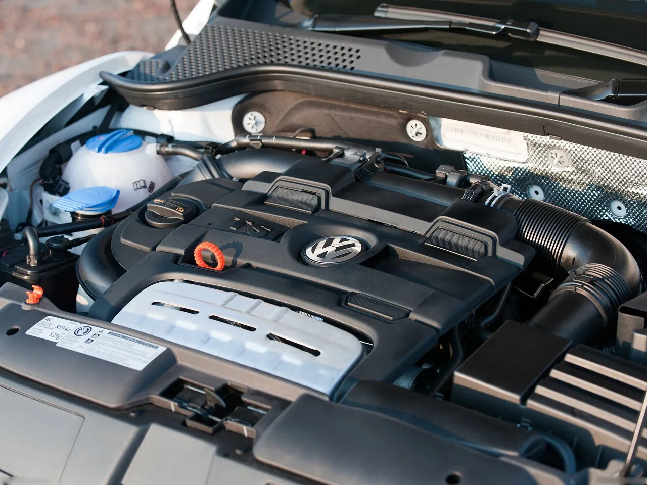 Volkswagen Beetle (2012) - Engine Bay