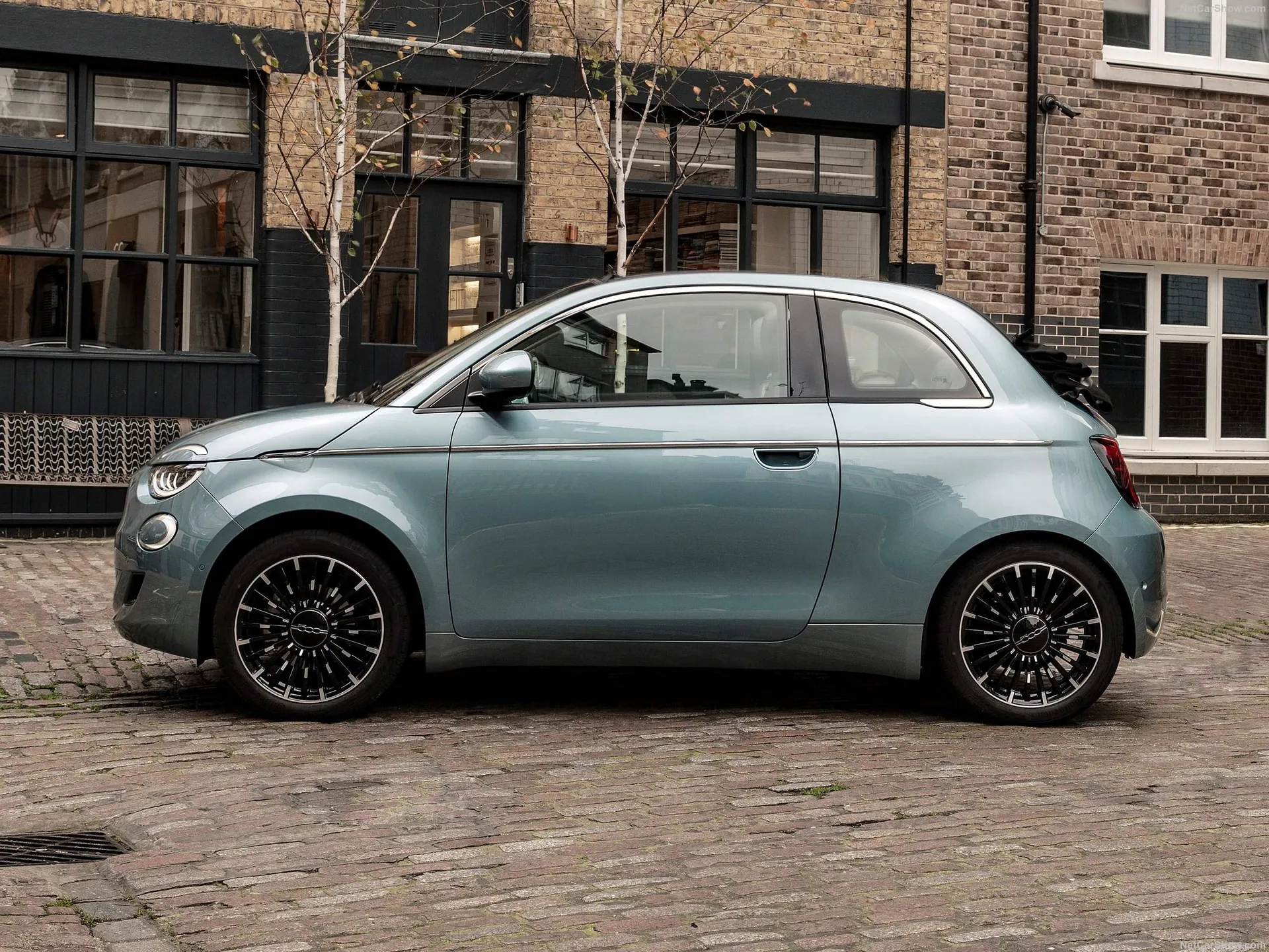 Fiat 500 Cabrio (2021) – boční profil