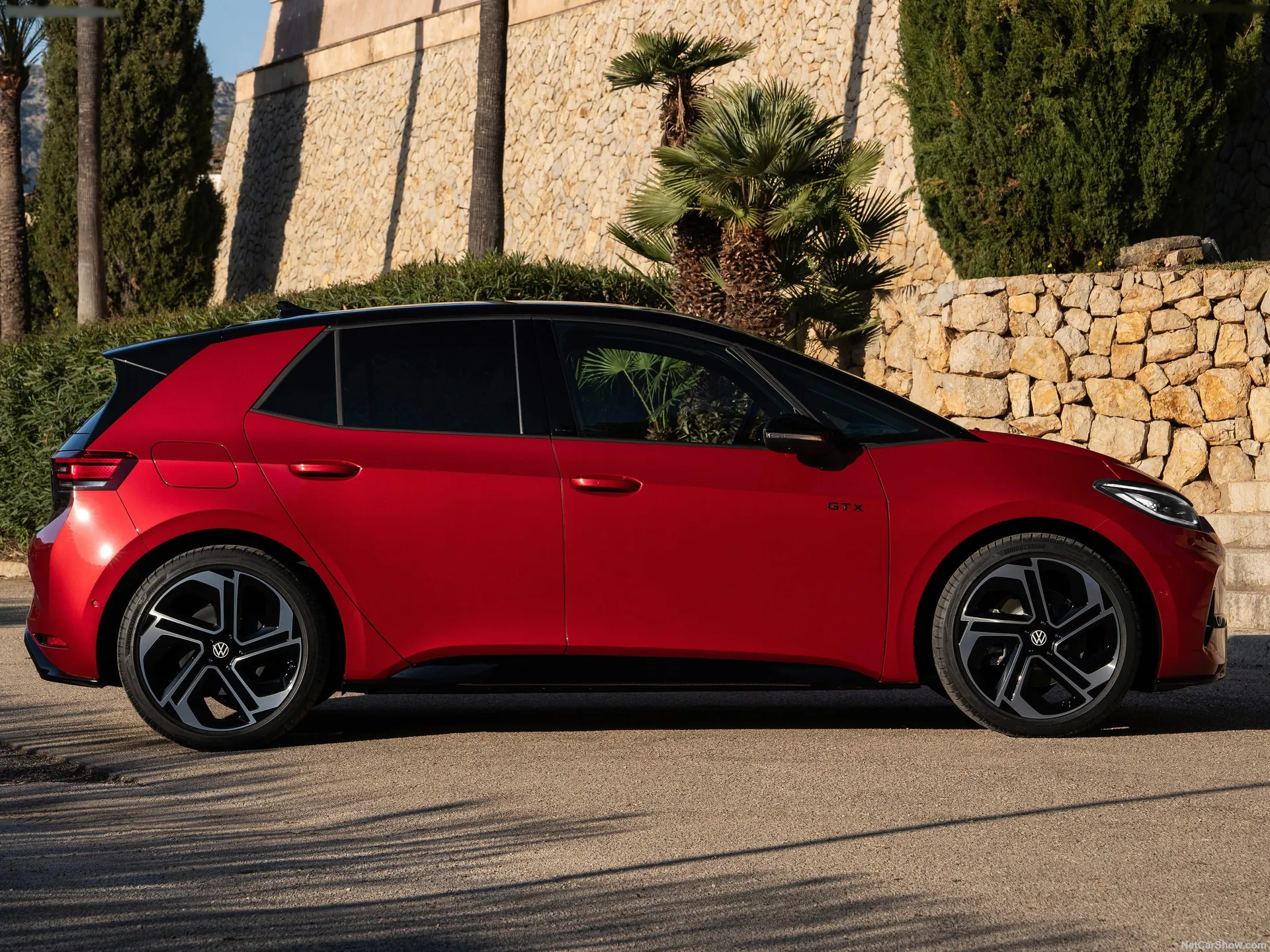 Volkswagen ID.3 GTX (2025) – boční profil