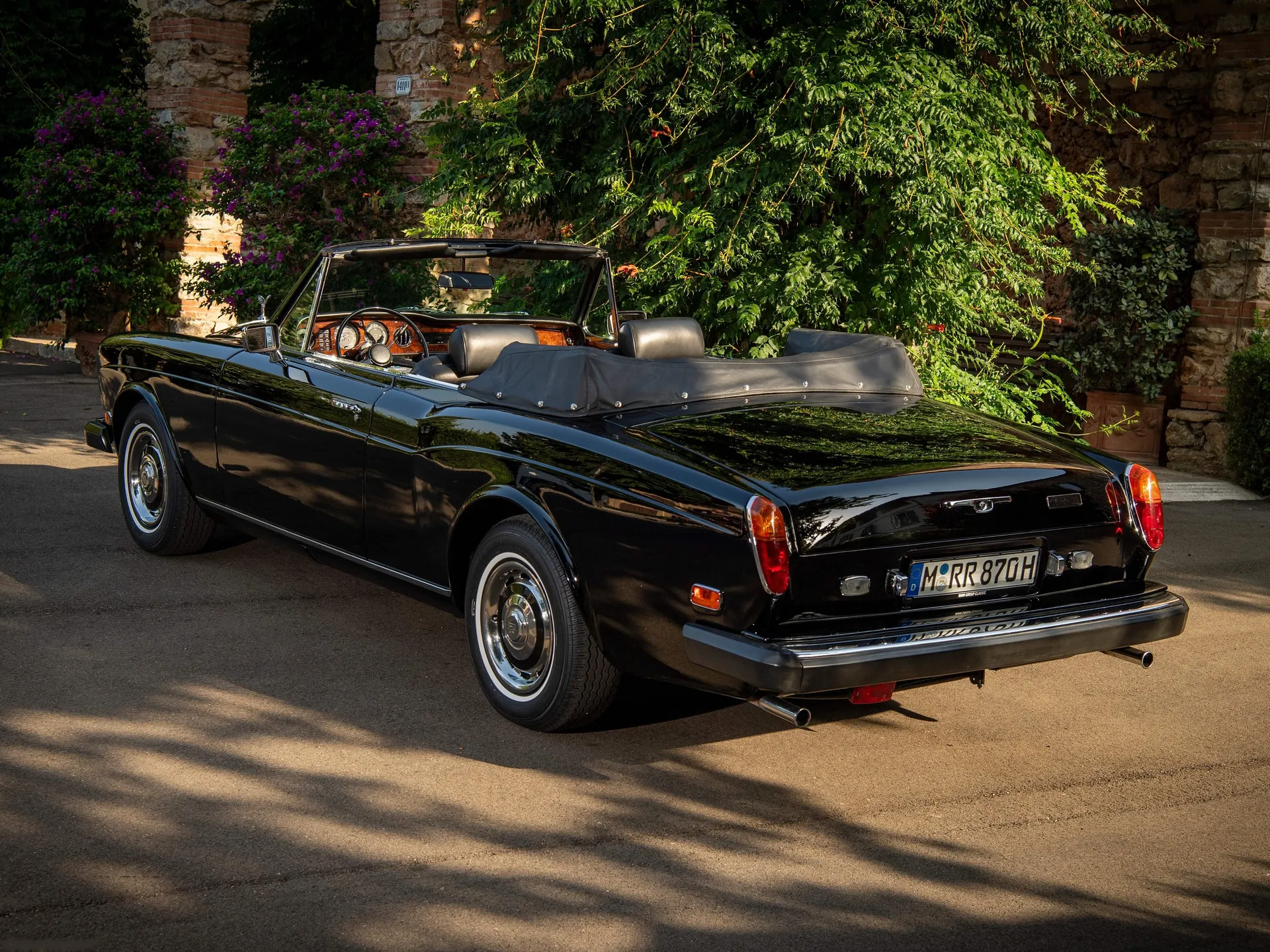 Rolls-Royce Corniche Convertible (1980) – zadní tříčtvrteční pohled