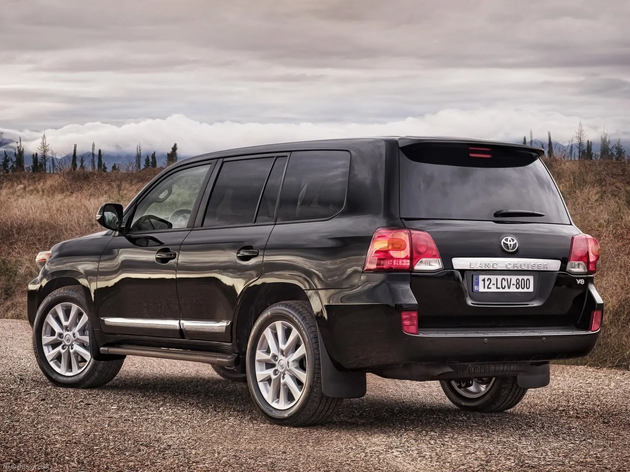 Toyota Land Cruiser (2013) – zadní tříčtvrteční pohled