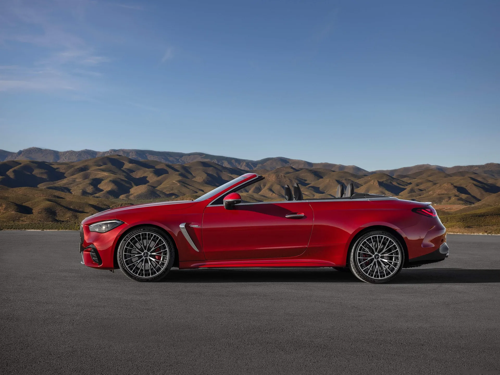 Mercedes-Benz CLE53 AMG Cabriolet (2025) – boční profil