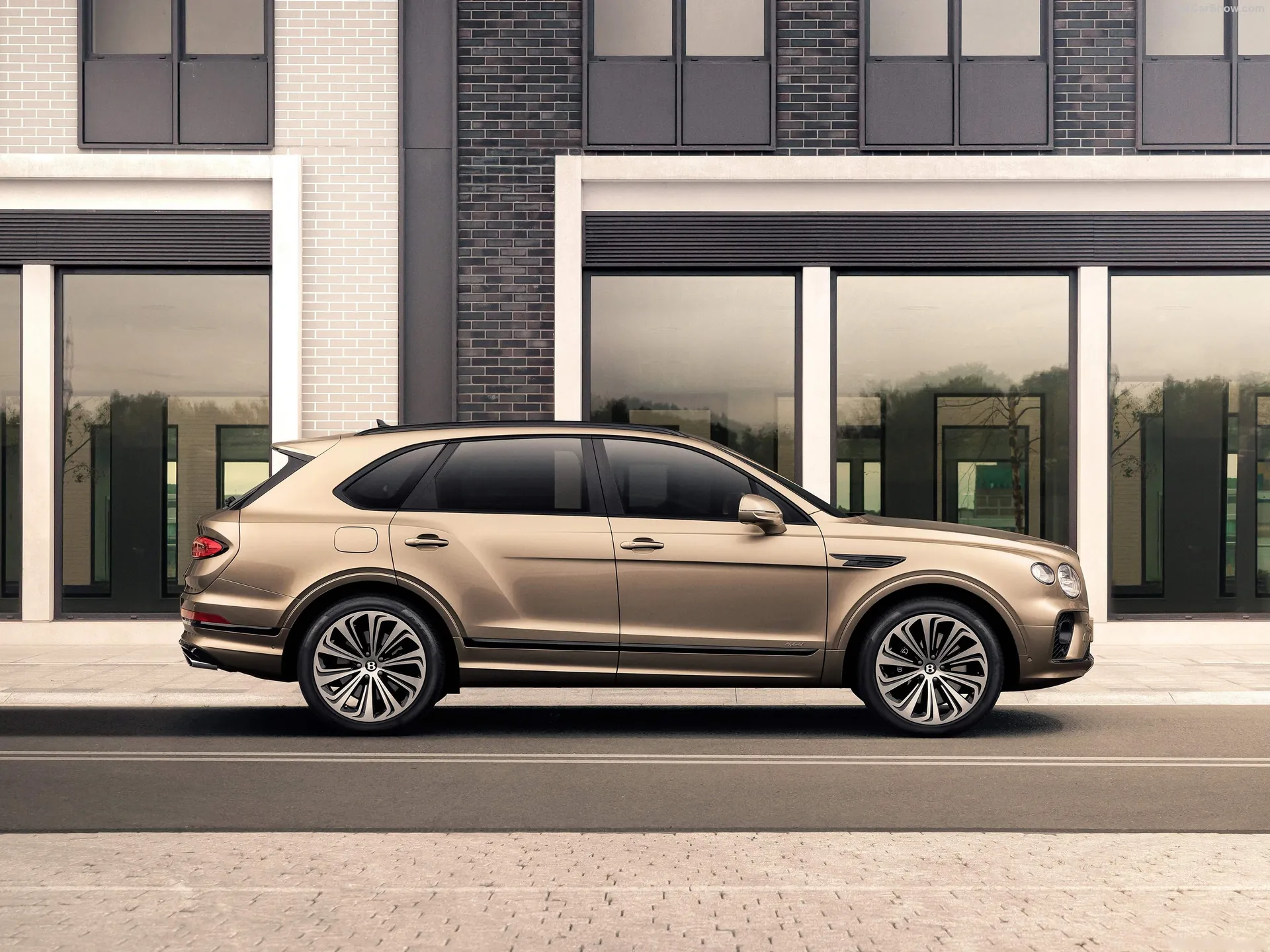 Bentley Bentayga Hybrid (2021) - Side Profile