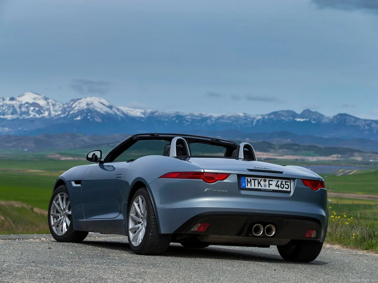 Jaguar F-Type V6 (2014) – zadní tříčtvrteční pohled