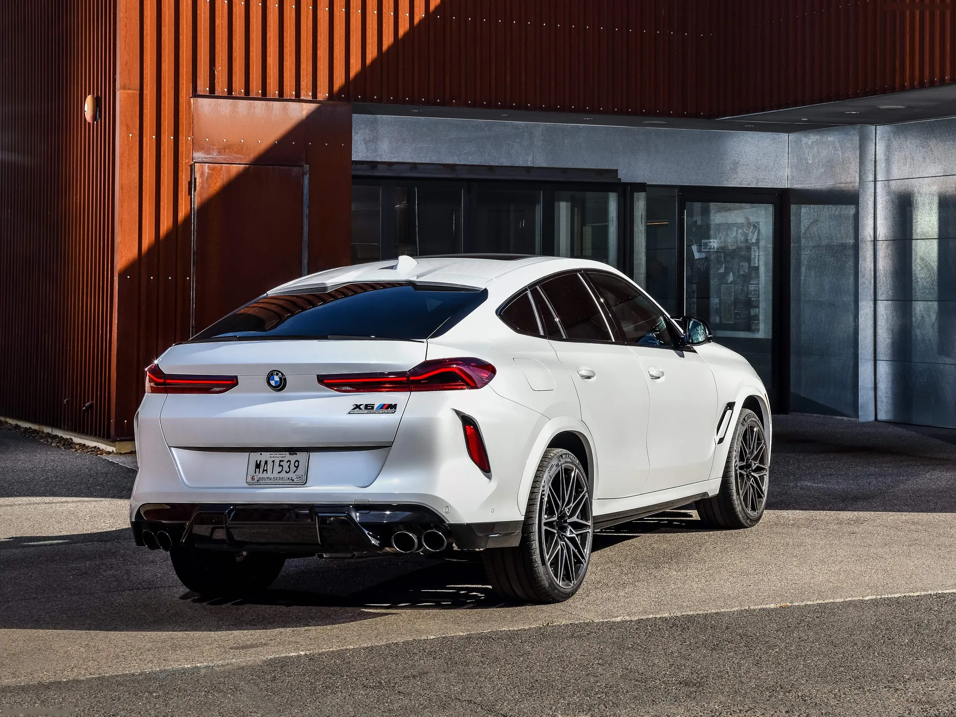 BMW X6 M Competition (2020) – zadní tříčtvrteční pohled