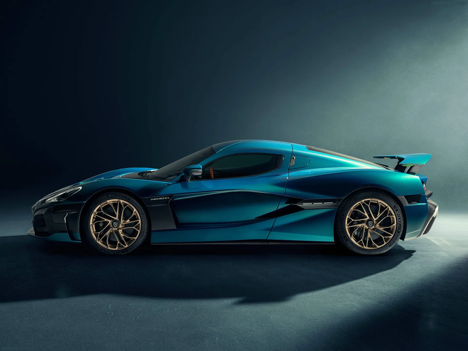Rimac Nevera (2022) – boční profil