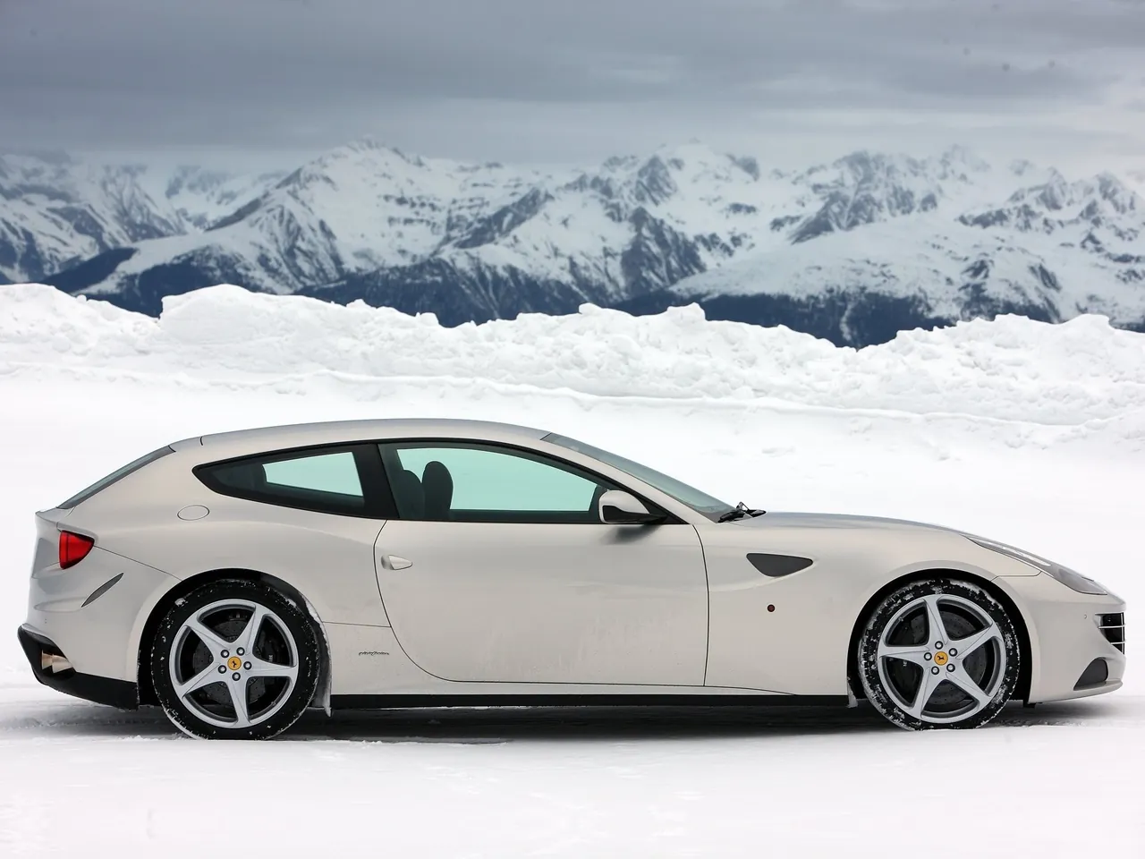 Ferrari FF Silver (2012) - Side Profile