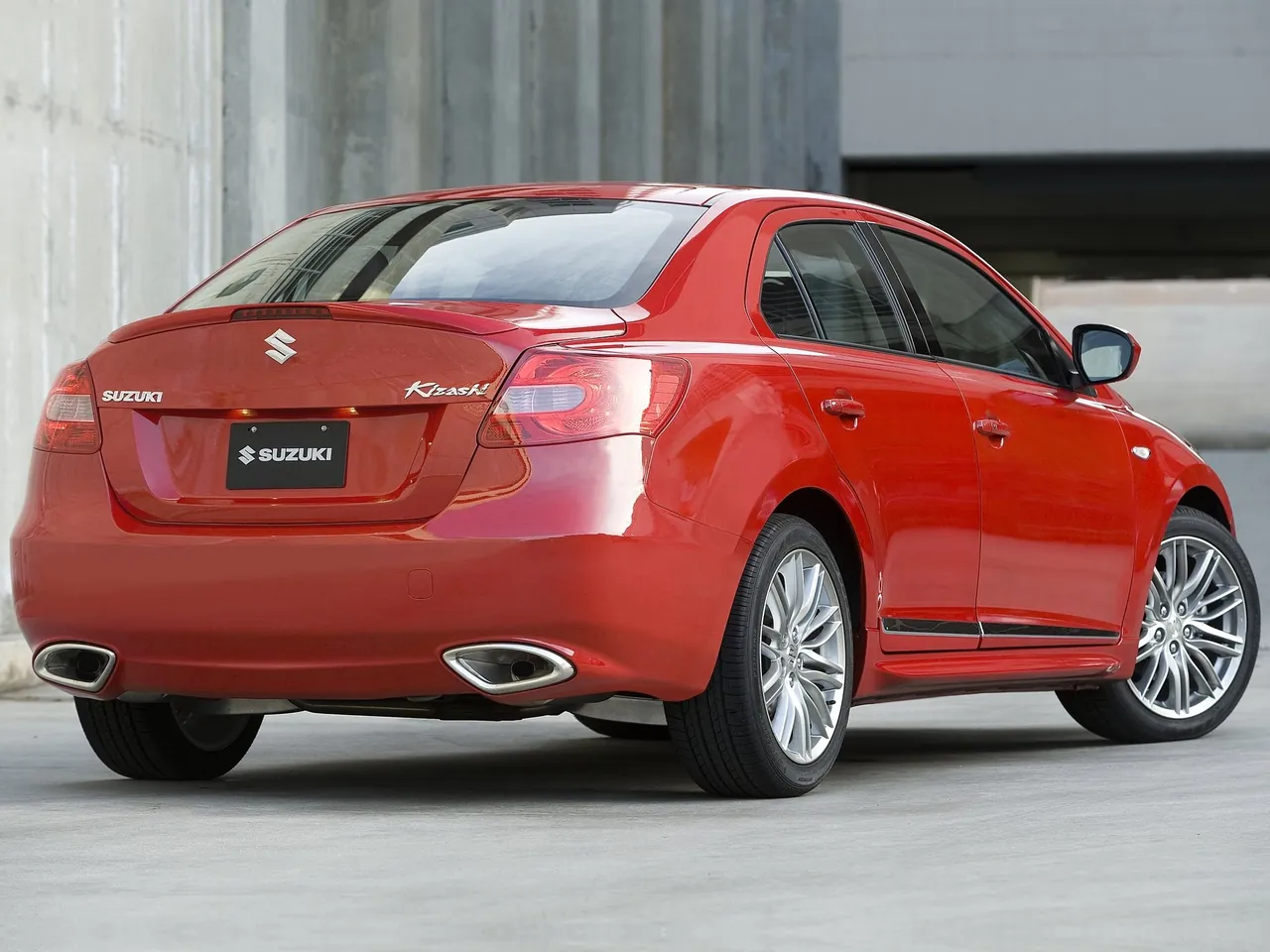 Suzuki Kizashi Sport (2011) – zadní tříčtvrteční pohled