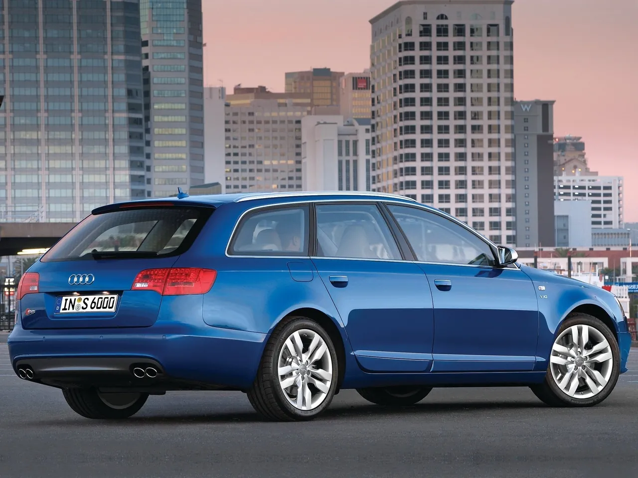 Audi S6 Avant (2006) – zadní tříčtvrteční pohled
