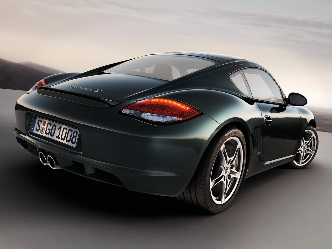 Porsche Cayman S (2009) – zadní tříčtvrteční pohled