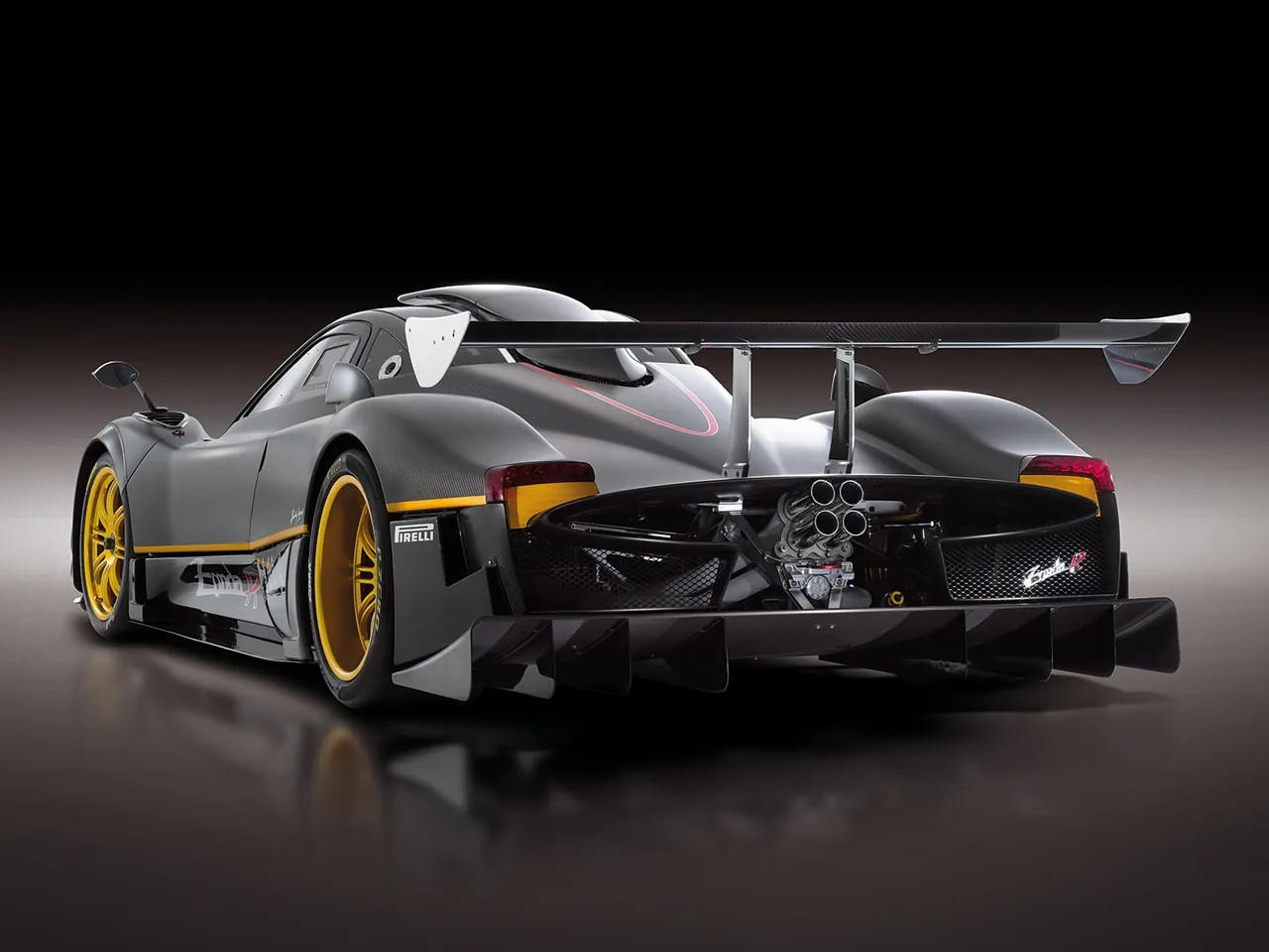 Pagani Zonda R (2009) – zadní tříčtvrteční pohled