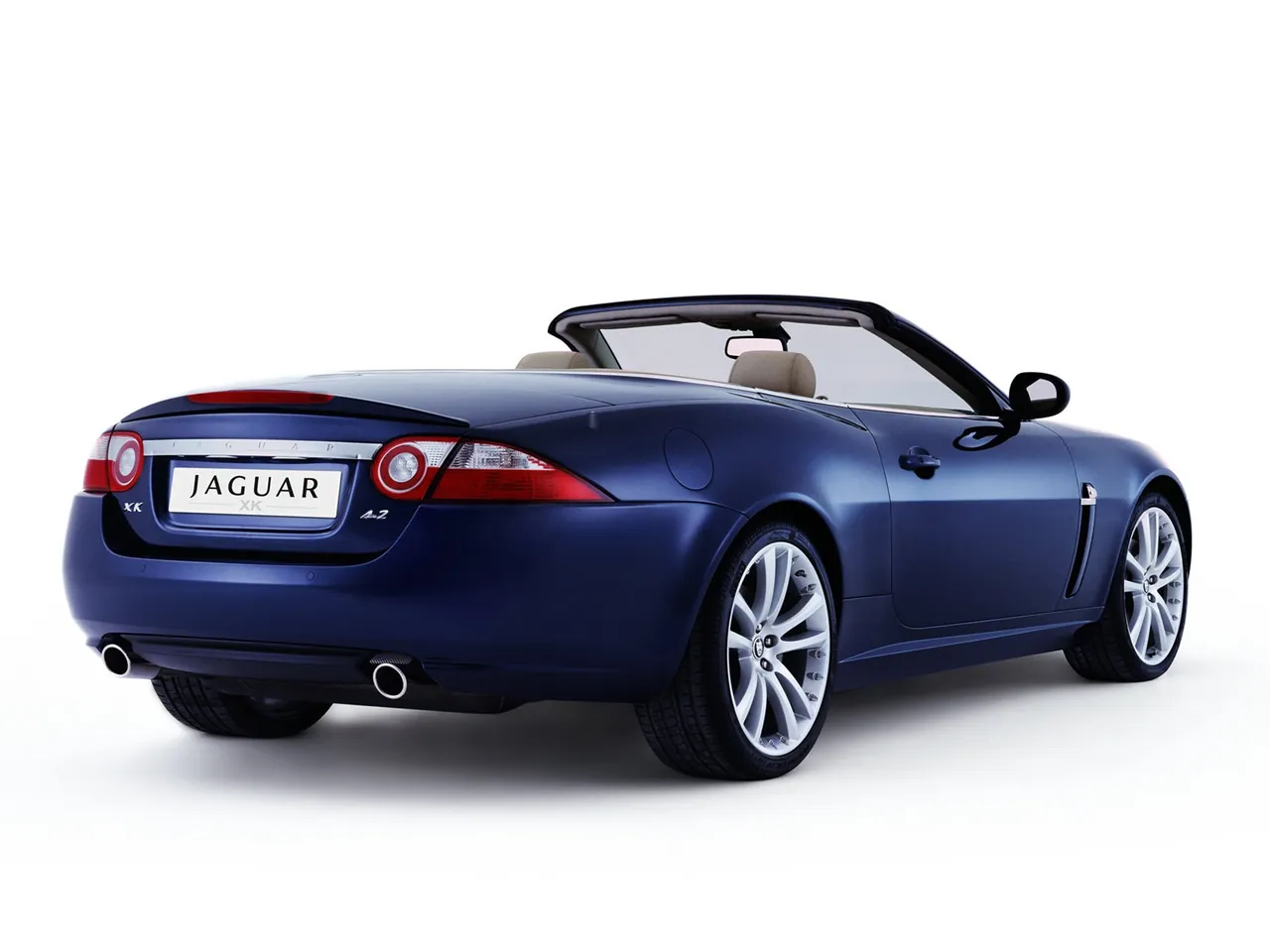 Jaguar XK Convertible (2007) – zadní tříčtvrteční pohled