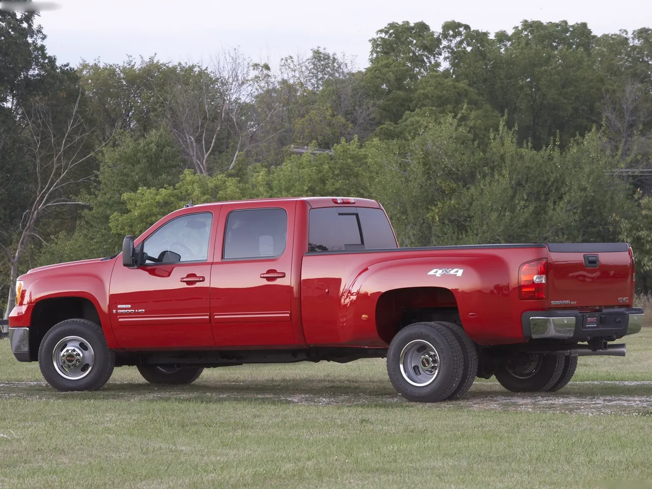 GMC Sierra 3500 HD SLT Crew Cab (2007) – zadní tříčtvrteční pohled