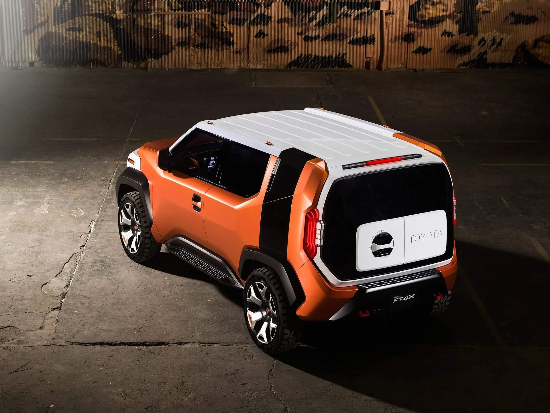 Toyota FT-4X Concept (2017) – zadní tříčtvrteční pohled