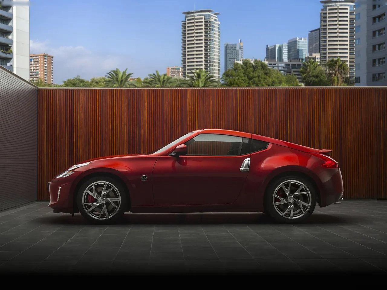 Nissan 370Z (2013) – boční profil