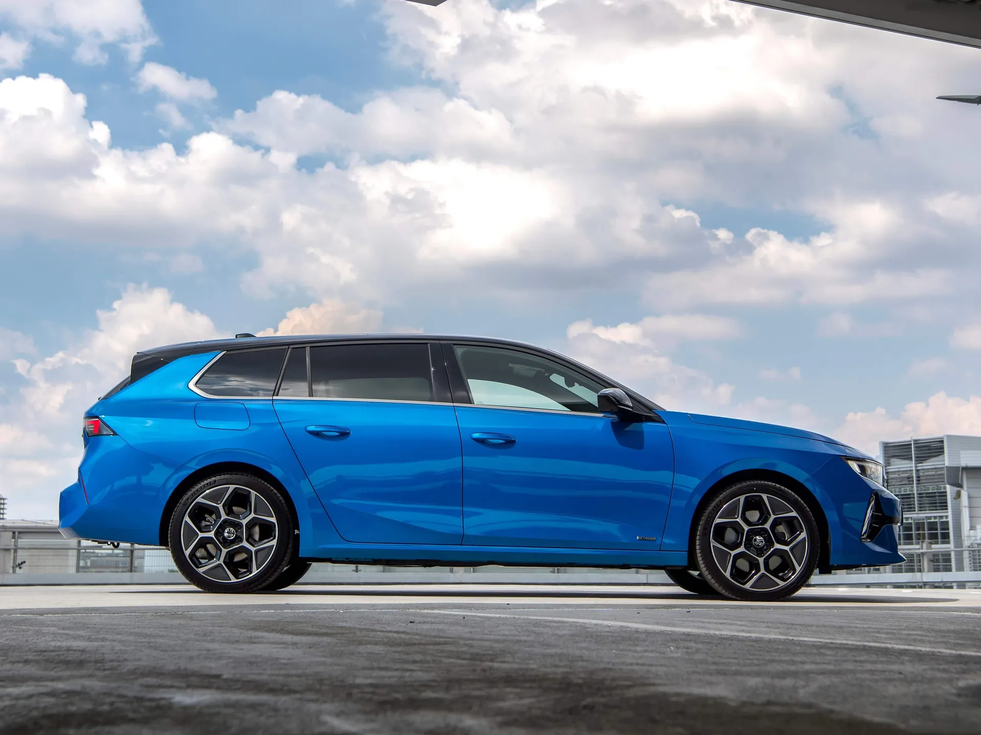 Vauxhall Astra Sports Tourer (2022) – boční profil