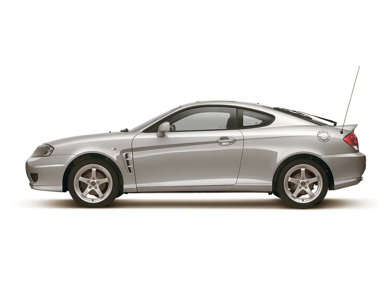 Hyundai Coupe (2005) – boční profil