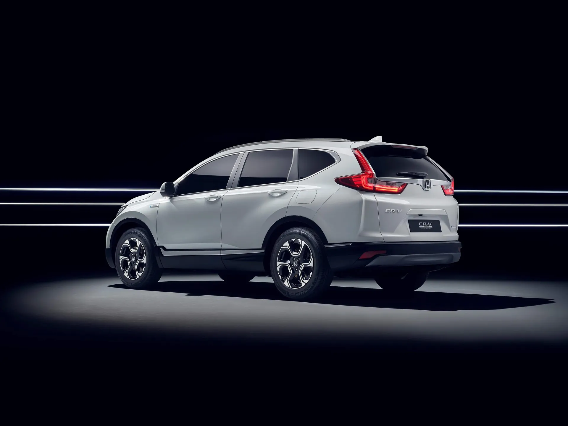 Honda CR-V Hybrid Concept (2017) – zadní tříčtvrteční pohled