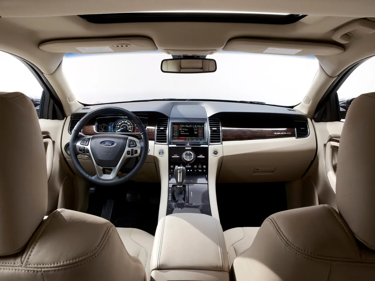 Ford Taurus (2013) – interiér
