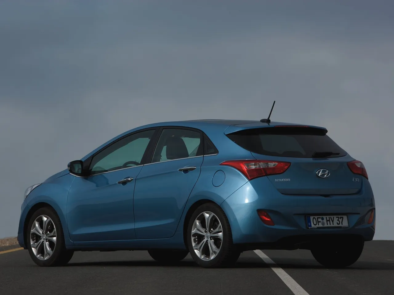 Hyundai i30 (2013) – zadní tříčtvrteční pohled