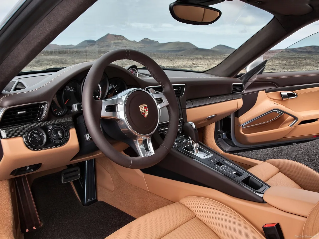 Porsche 911 Turbo S (2014) - Interior