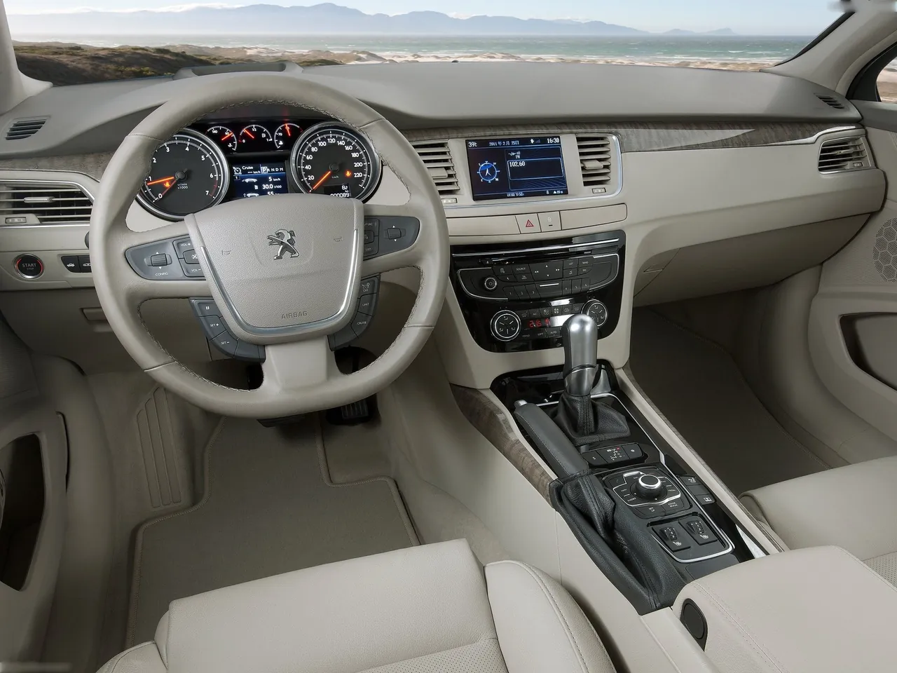 Peugeot 508 China (2011) – interiér