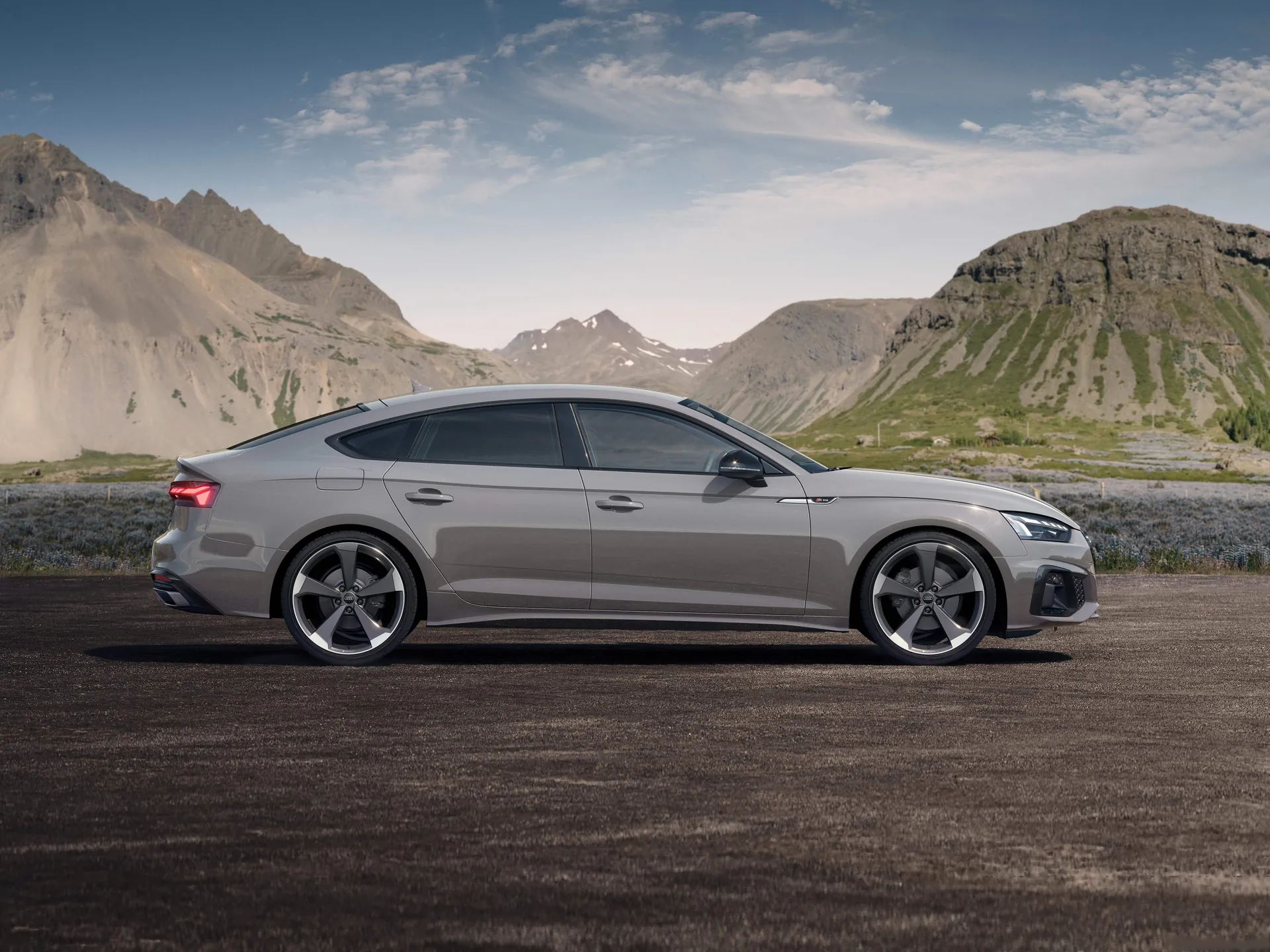 Audi A5 Sportback (2020) – boční profil