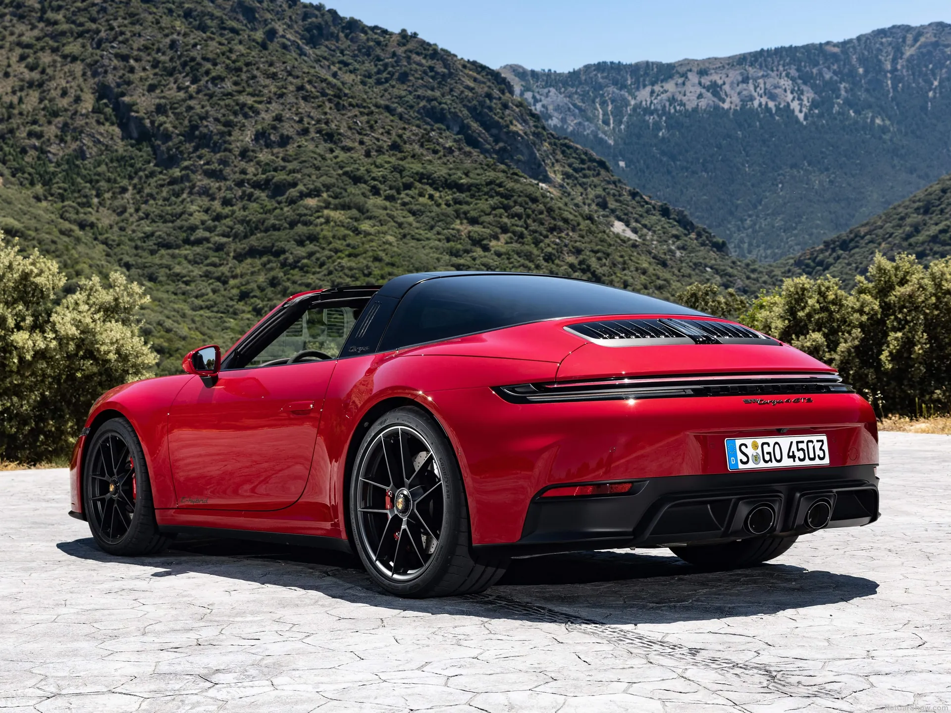 Porsche 911 Targa 4 GTS (2025) – zadní tříčtvrteční pohled
