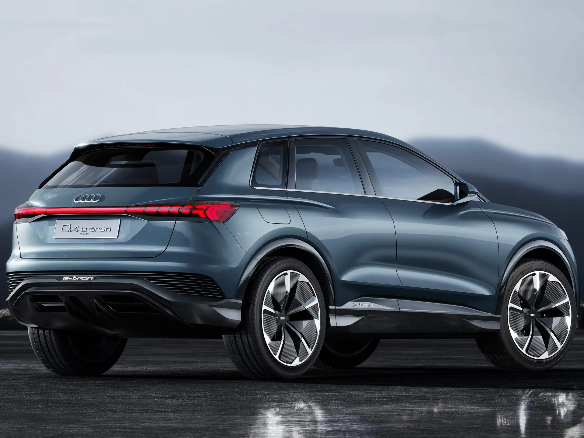 Audi Q4 e-tron Concept (2019) – zadní tříčtvrteční pohled