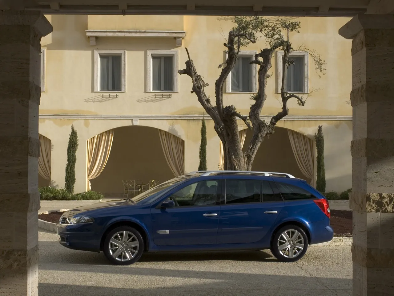 Renault Laguna GT Estate (2005) – boční profil