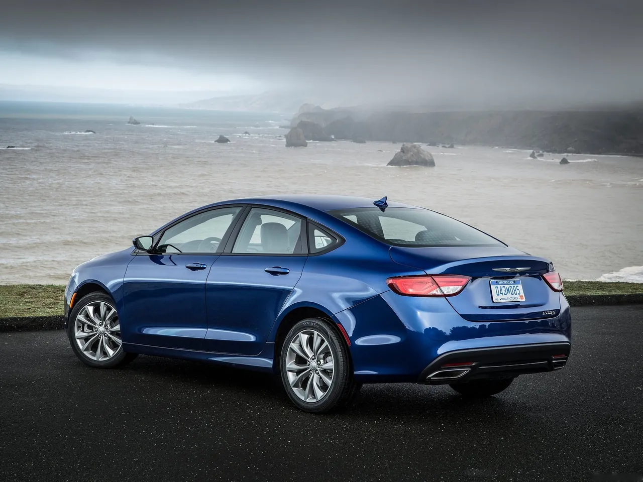 Chrysler 200 (2015) – zadní tříčtvrteční pohled