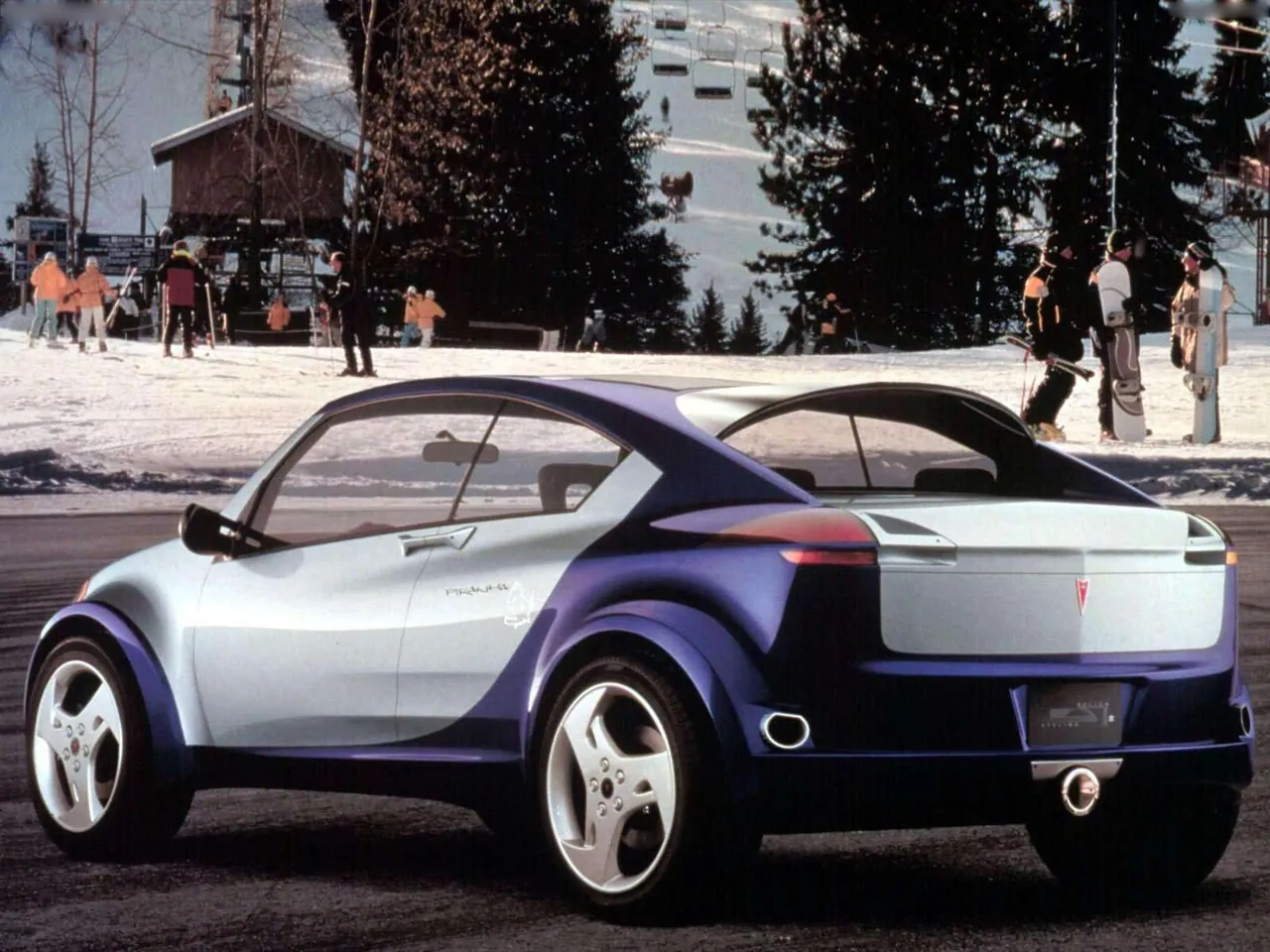 Pontiac Piranha Concept (2000) – zadní tříčtvrteční pohled