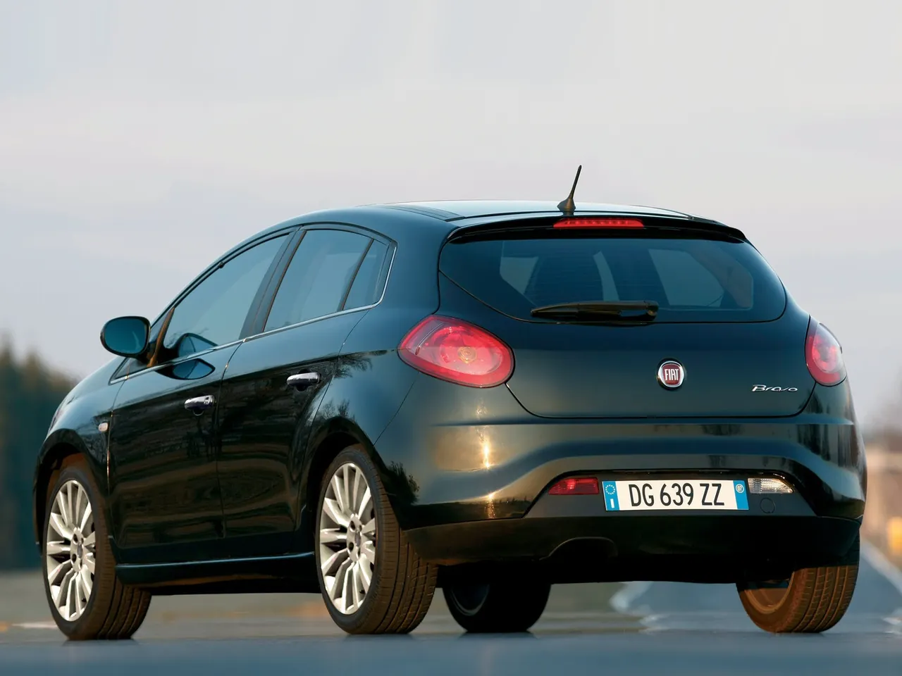 Fiat Bravo 1.6 Multijet 16v (2008) – zadní tříčtvrteční pohled
