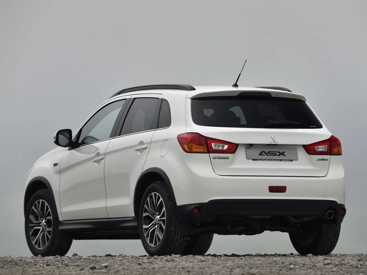 Mitsubishi ASX (2016) – zadní tříčtvrteční pohled