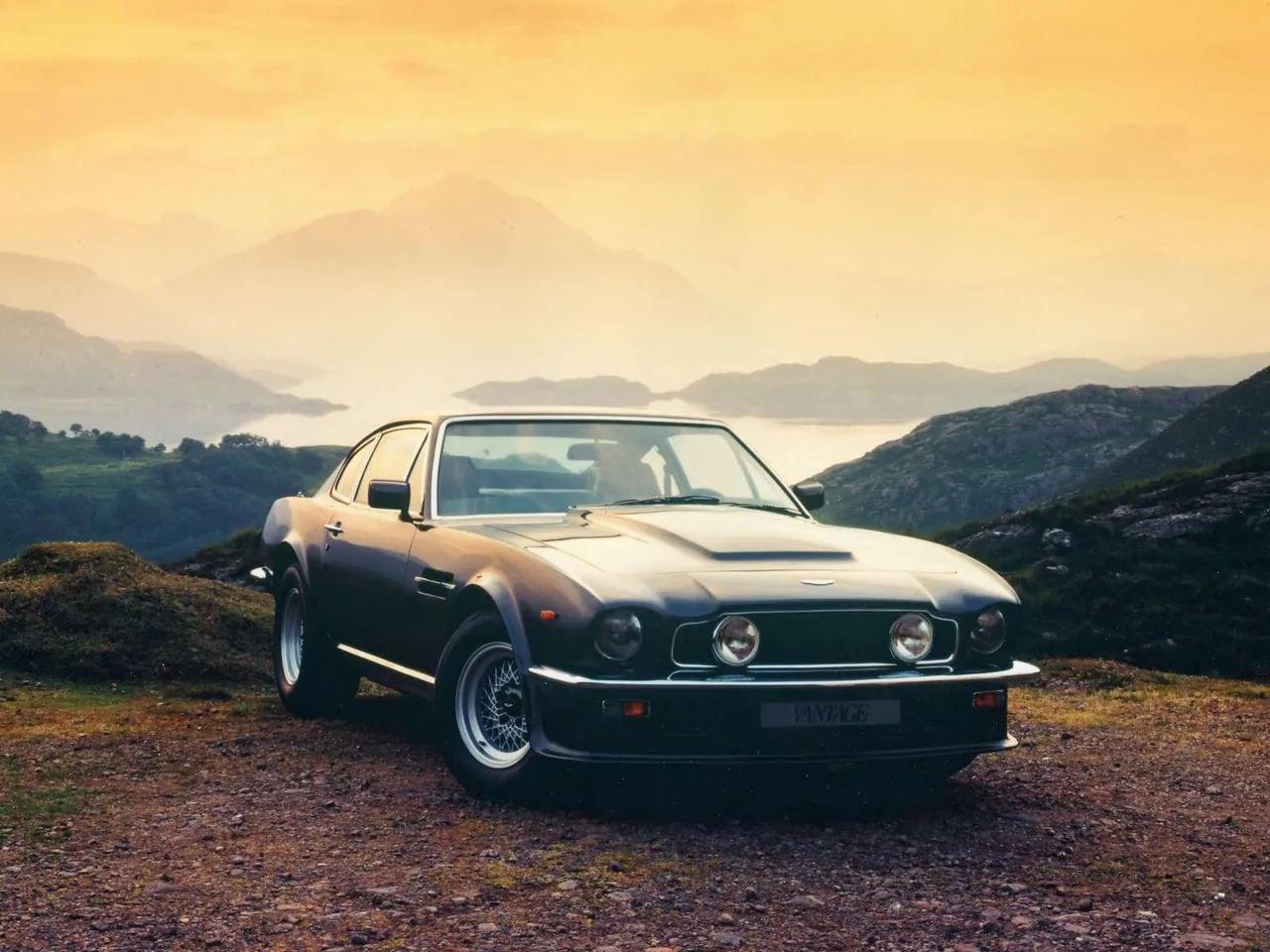 Aston Martin V8 Vantage (1977)