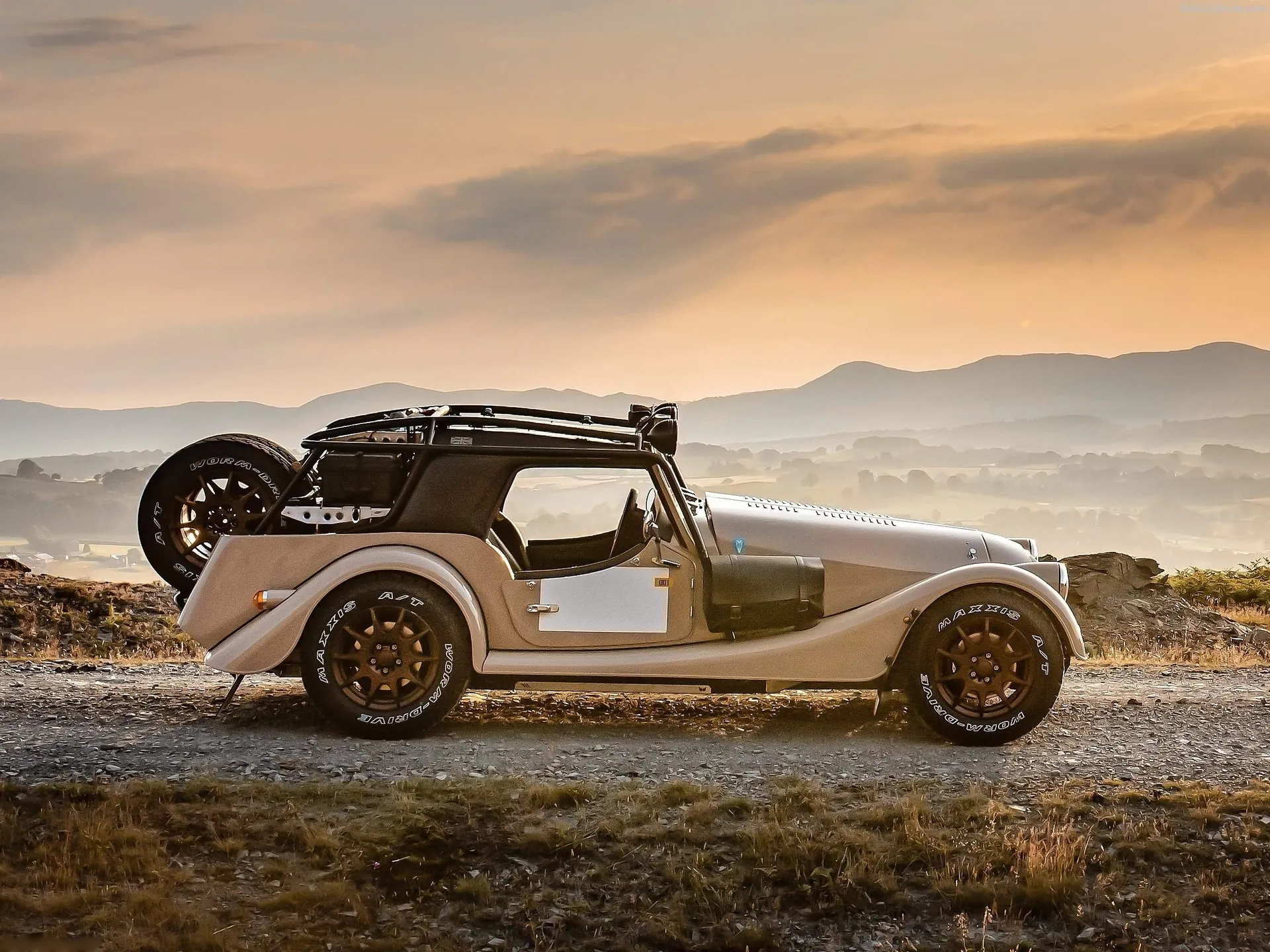 Morgan Plus Four CX-T (2021) – boční profil