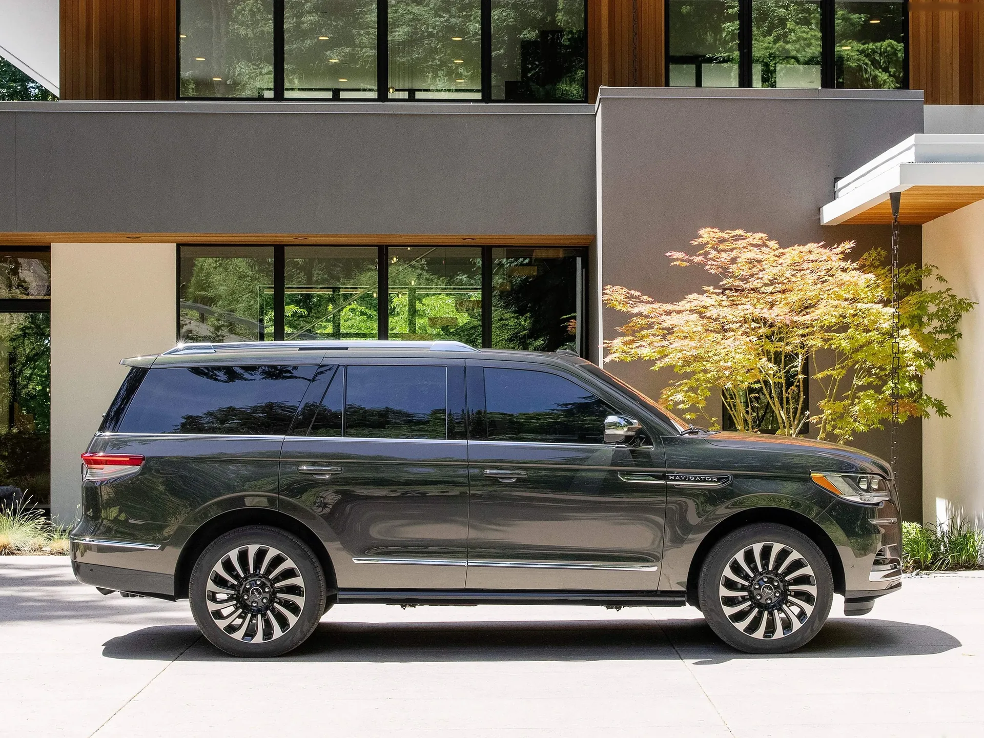Lincoln Navigator (2022) – boční profil