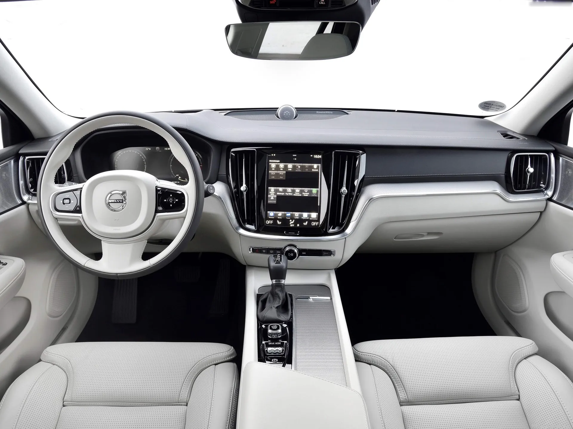 Volvo V60 Cross Country (2019) – interiér