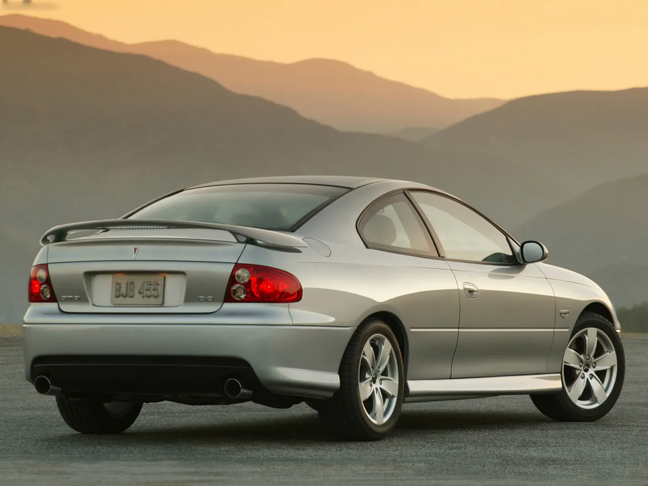 Pontiac GTO (2005) – zadní tříčtvrteční pohled