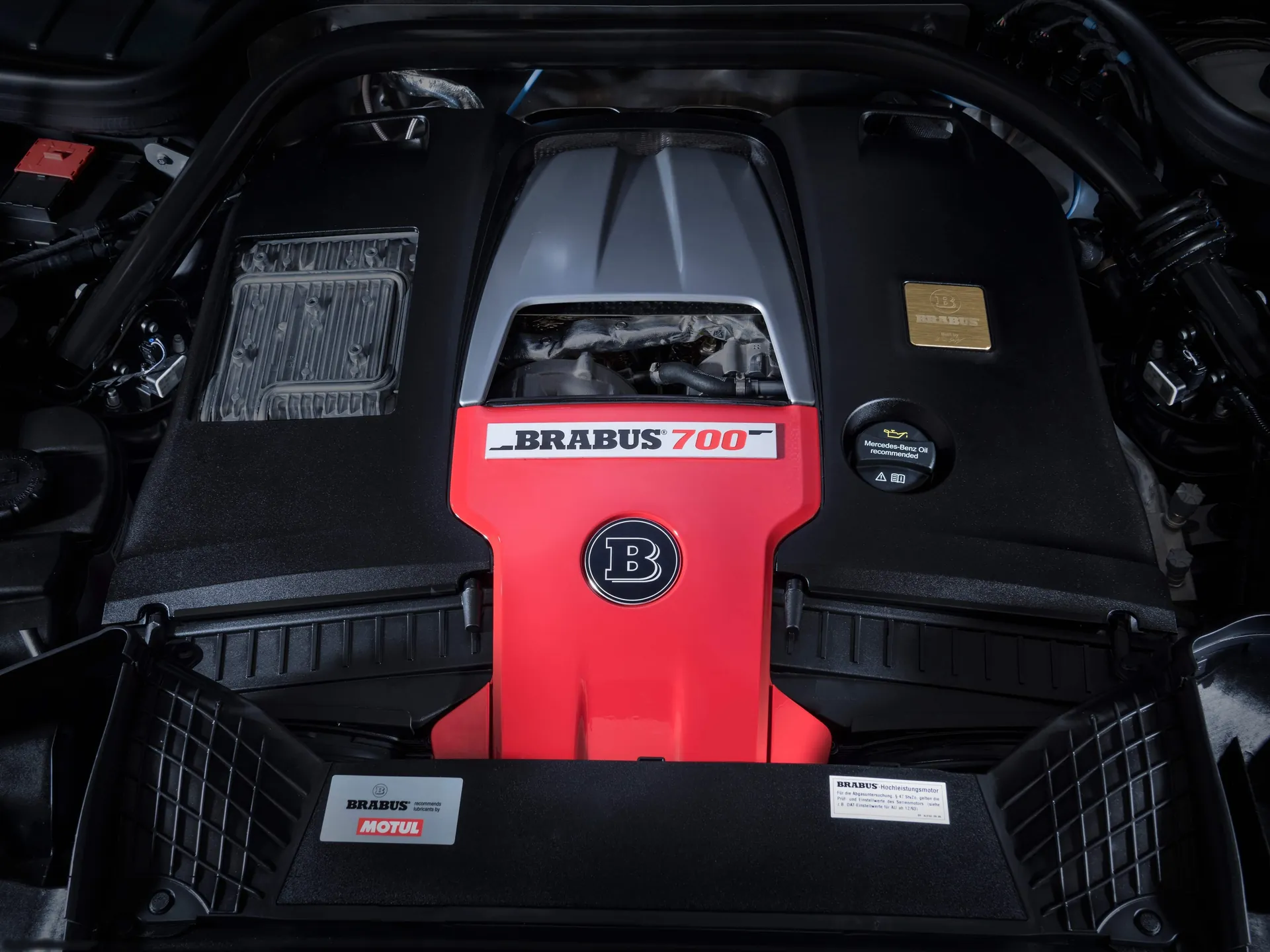 Brabus 700 Widestar (2019) – motorový prostor