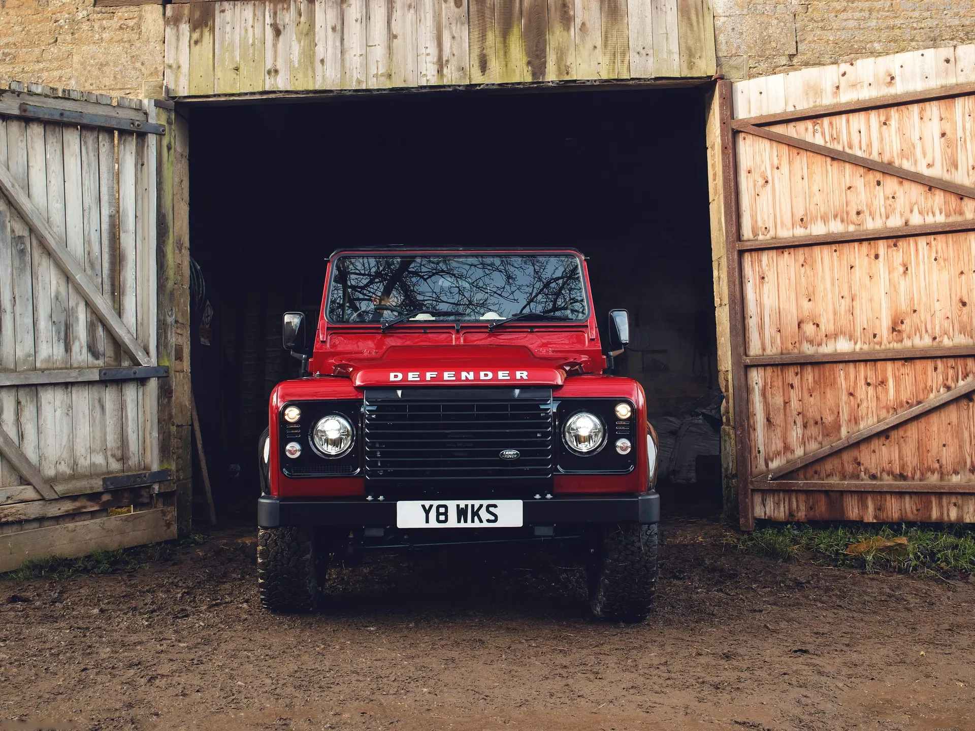 Land Rover Defender Works V8 (2018) - Front