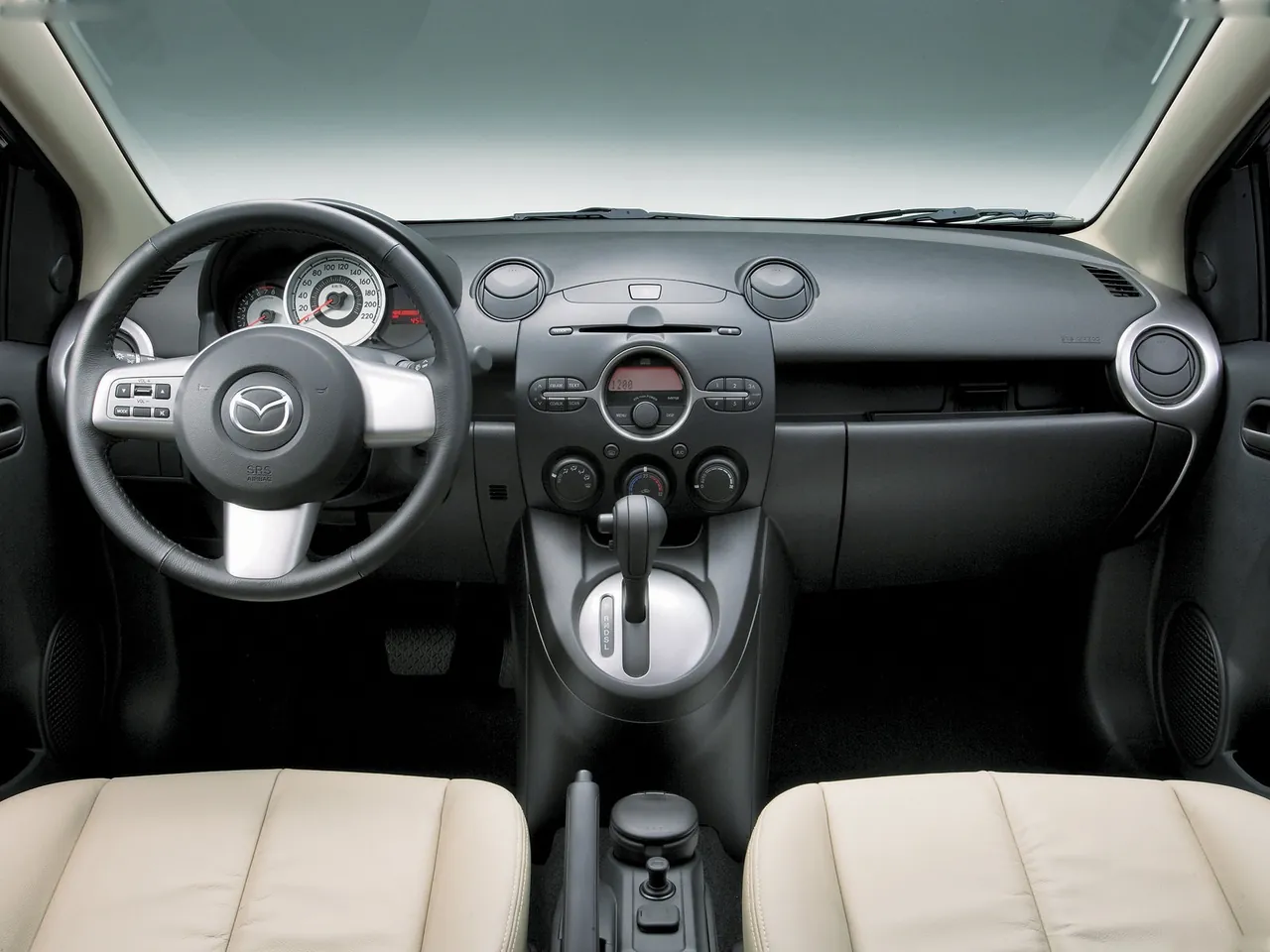 Mazda 2 Sedan (2008) – interiér