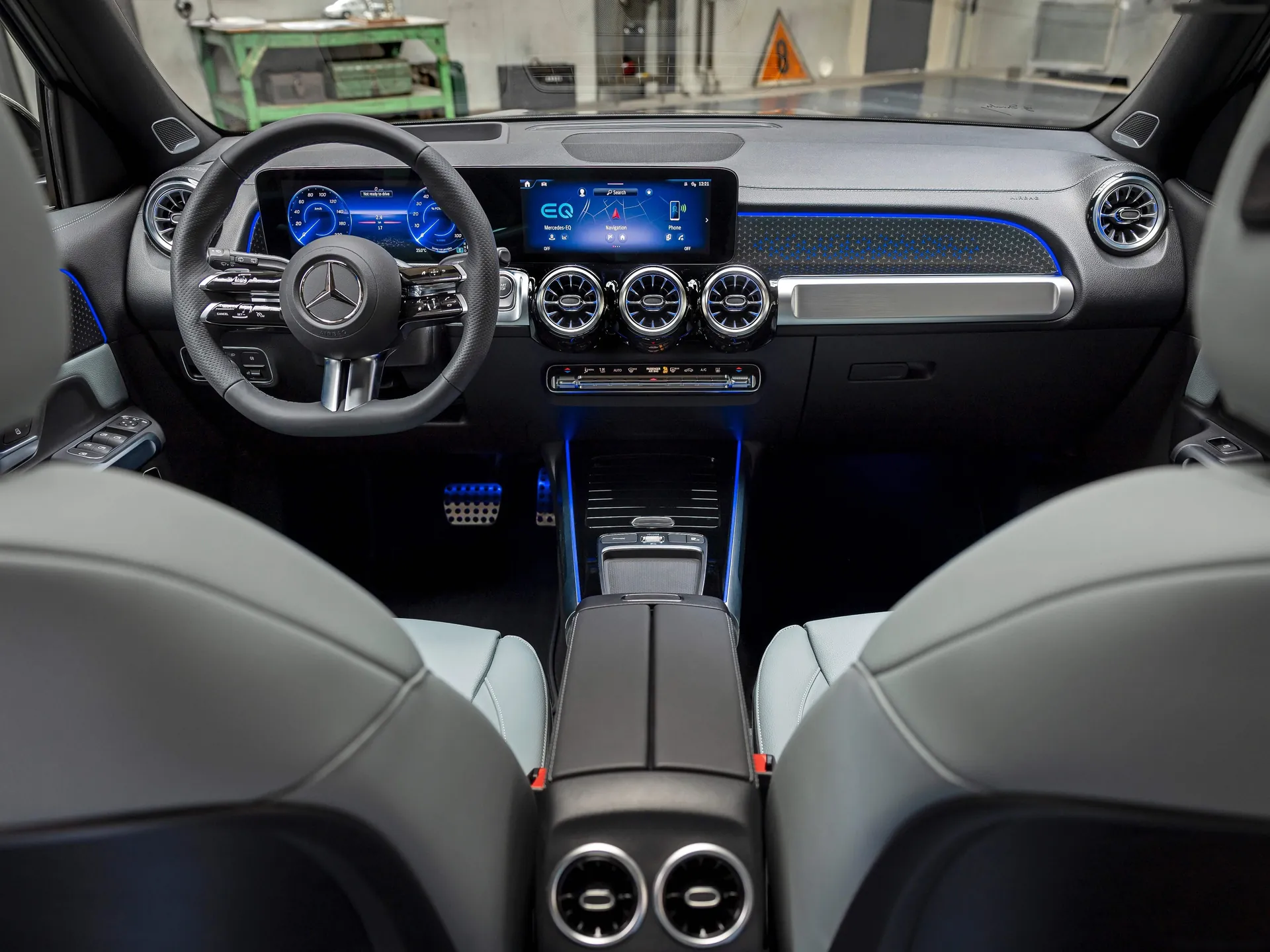 Mercedes-Benz EQB (2024) - Interior
