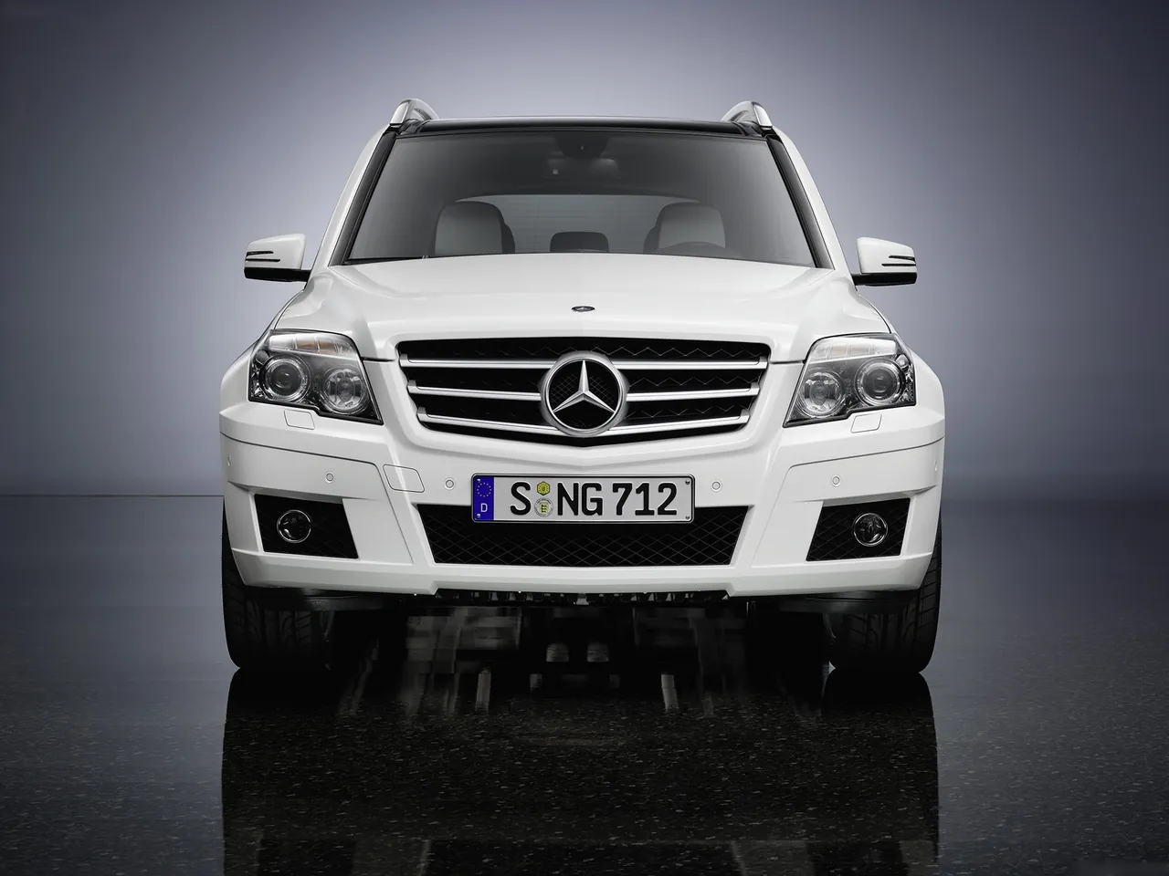 Mercedes-Benz GLK 350 4MATIC (2010) - Front
