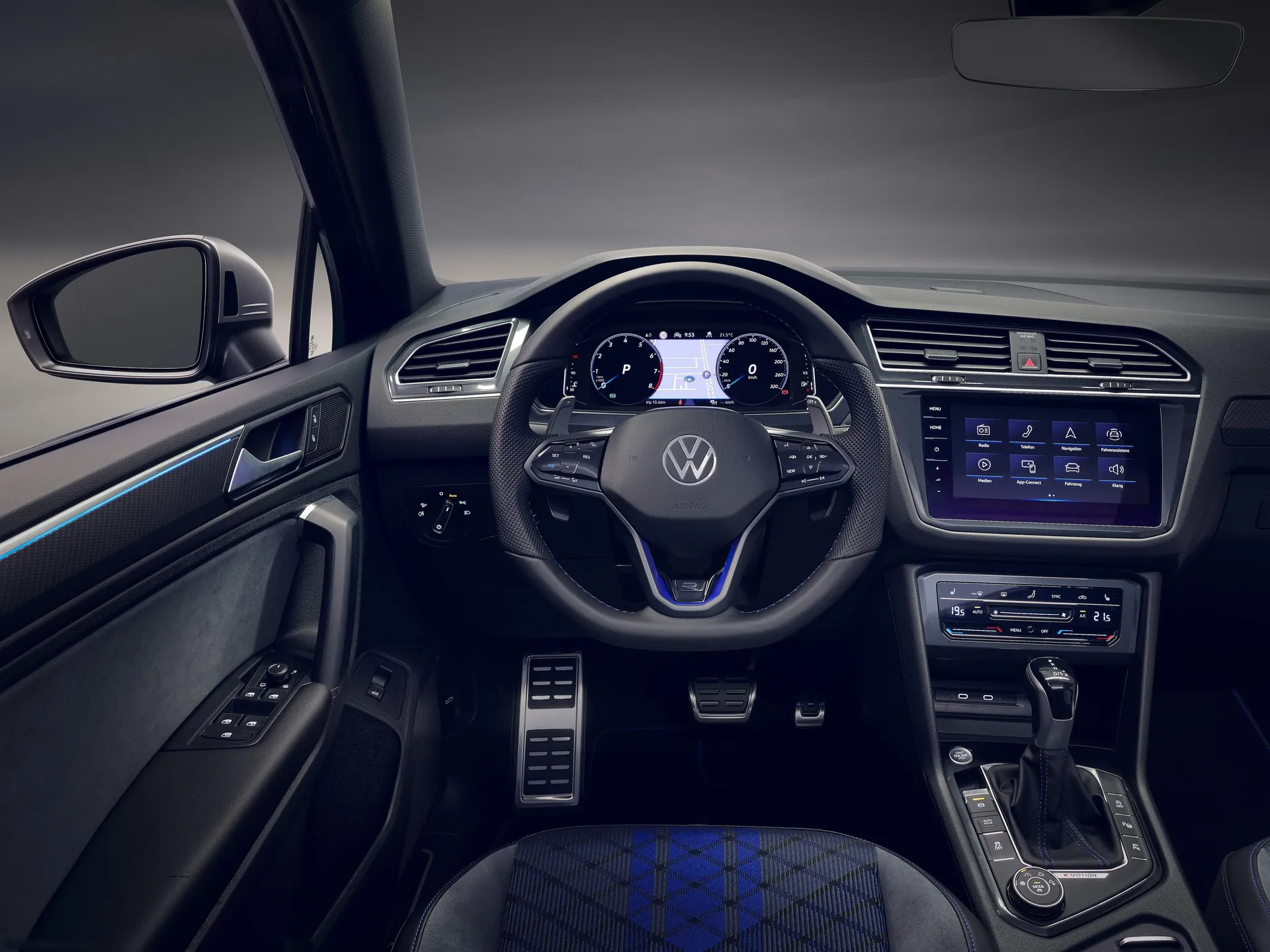 Volkswagen Tiguan R (2021) - Interior