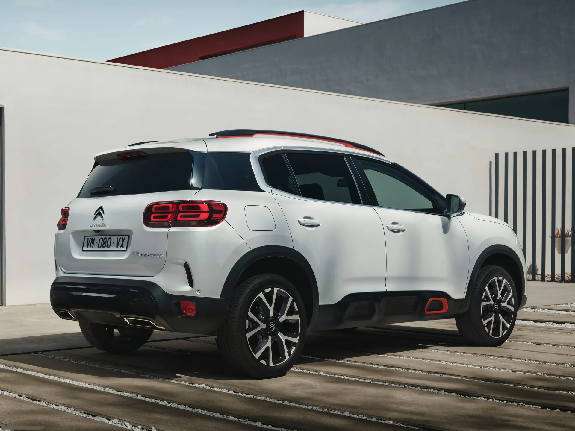 Citroen C5 Aircross (2018) – zadní tříčtvrteční pohled