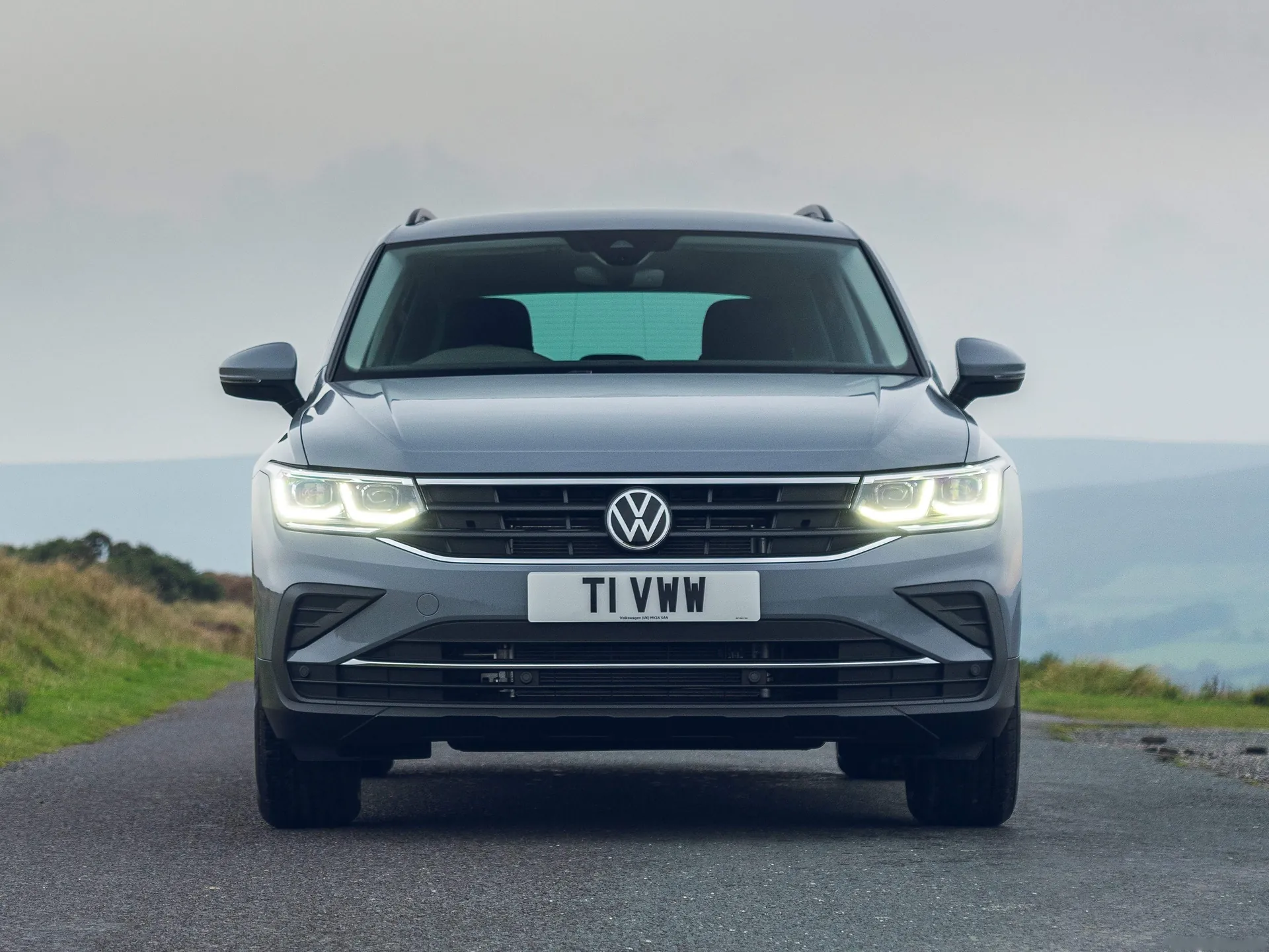 Volkswagen Tiguan [UK] (2021) - Front